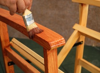 Jak odnowić drewniane powierzchnie mebli?
