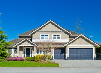 Czym ocieplić garaż? Co daje ocieplana brama garażowa?