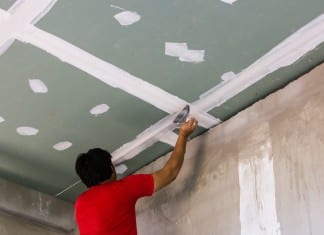 Płyty gipsowo-kartonowe, czyli jak poradzić sobie z ich spoinowaniem?