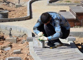 Kostka brukowa- czyli jako poradzić sobie z jej ułożeniem?