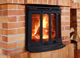 Ciepła obudowa kominka, jaką wybrać izolację?