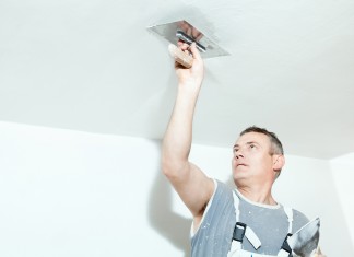 Gdy odpada tynk z sufitu…