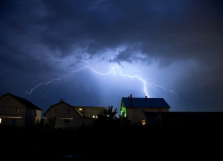 Piorun uderzył w dom w Stanway