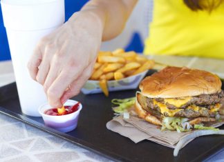 Niektóre przetworzone, bezmięsne produkty alternatywne w UK są bardziej słone niż woda morska!